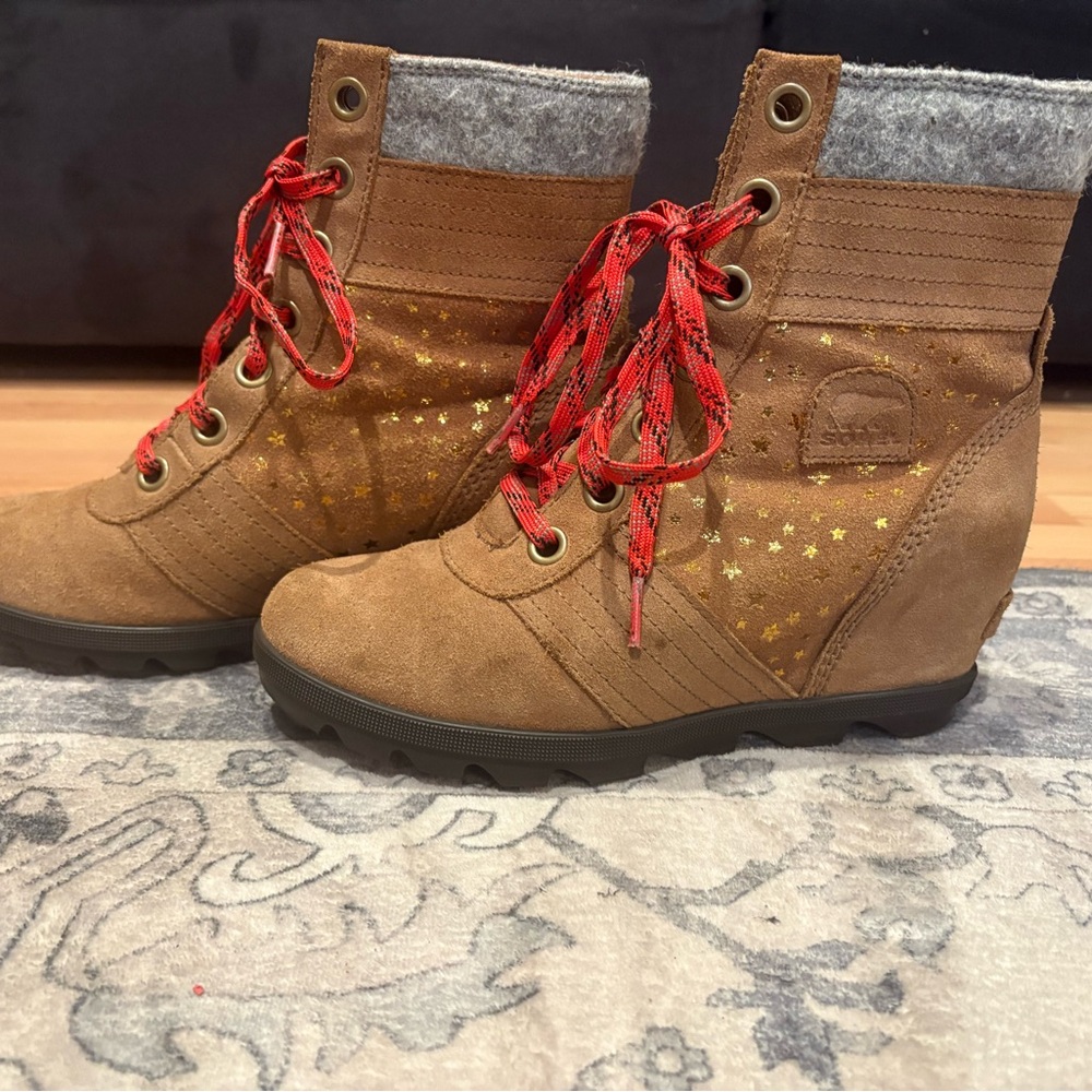 Sorel wedges- Brown Lace-Up Boots with Red Laces